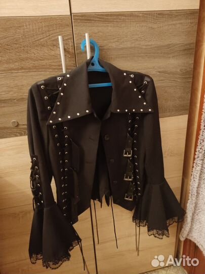 Черная рубашка с широкими рукавами