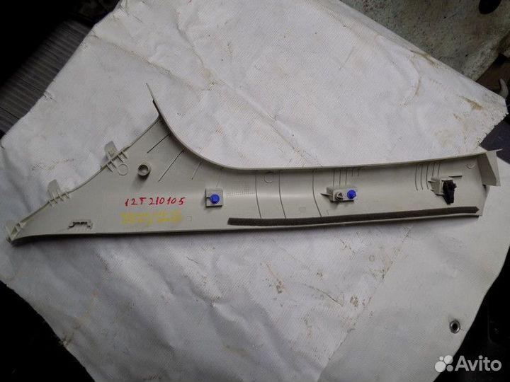 Обшивка стойки Focus III 2011