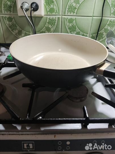 Сковорода эмалированная со стеклянной кр 28 см