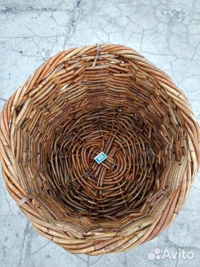 Большая корзина из ротанга