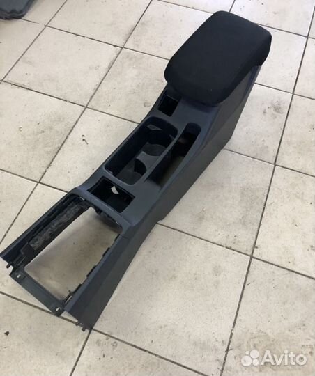 Подлокотник Mitsubishi Lancer 10