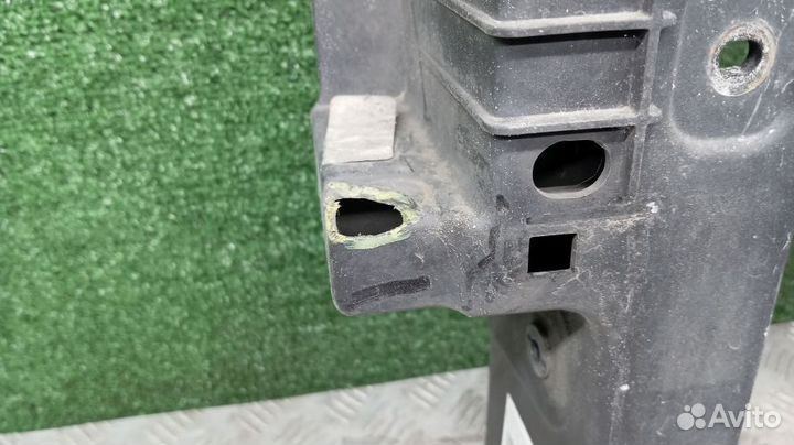 Рамка радиатора Volkswagen Tiguan