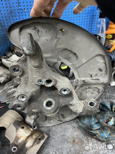 Левый поворотный кулак mercedes оригинал