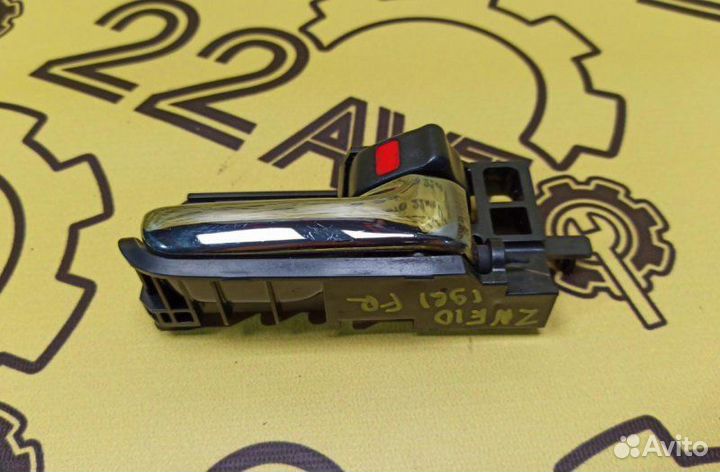 Ручка двери внутренняя передняя правая Toyota Wish