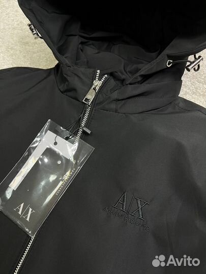 Куртка Armani: весна с яркими акцентами