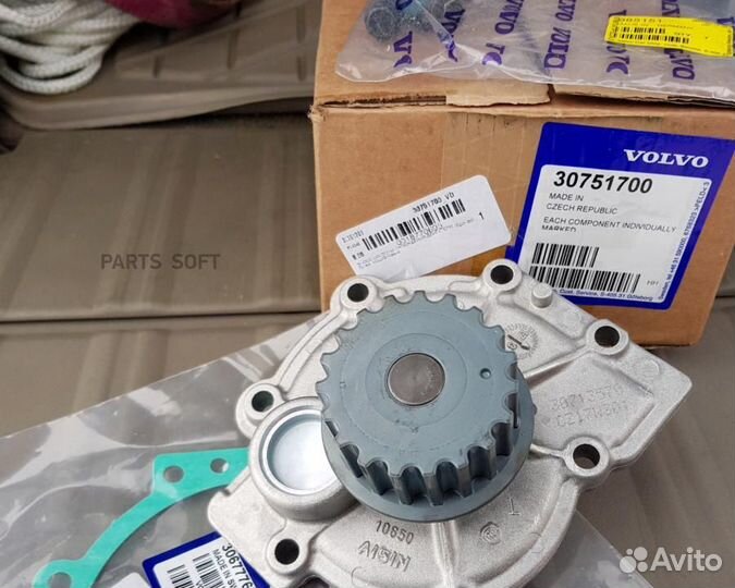 Volvo 30751700 Насос системы охлаждения двигателя