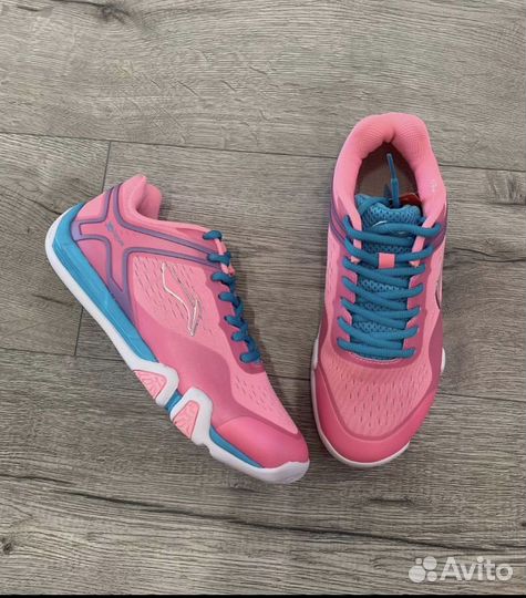 Кроссовки для бадминтона женские Li-ning