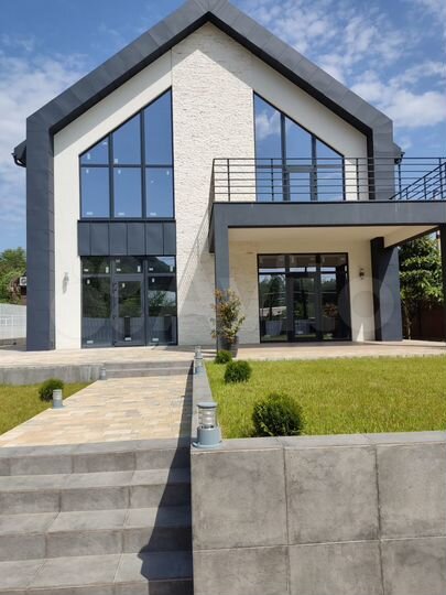 Дом 220 м² на участке 7,3 сот.