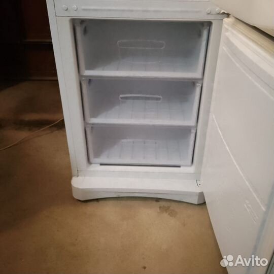 Холодильник б/у Indesit No Frost