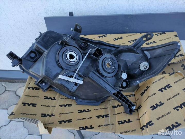 Фара правая Toyota Land Cruiser Prado 150 09-2017