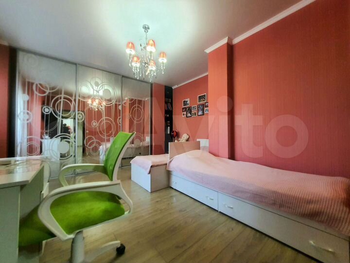 2-к. квартира, 74 м², 1/11 эт.