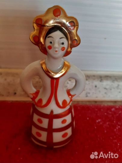 Статуэтка девушка в кокошнике