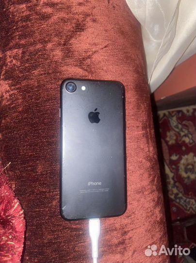 Телефон iPhone 7 32гиг