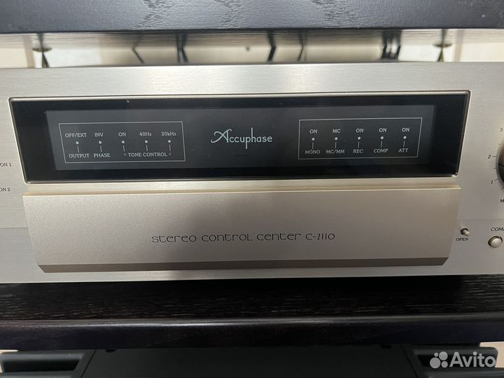 Предусилитель Accuphase C-2110 с фонокорректором