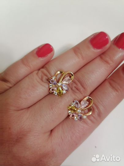 Золотые серьги с самоцветами