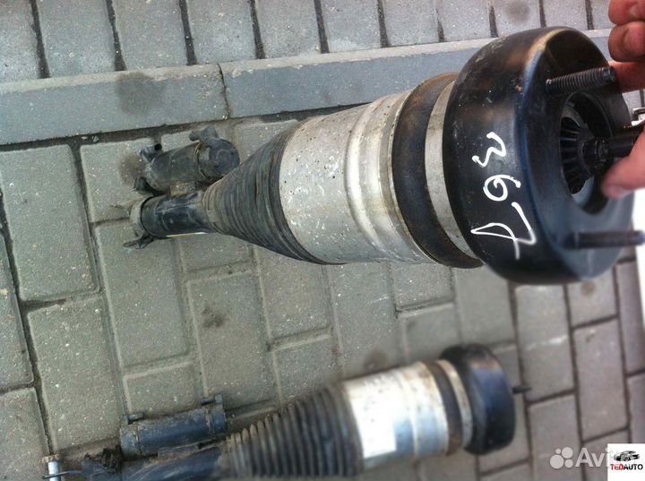 Амортизатор передний правый, Mercedes C W205 2017