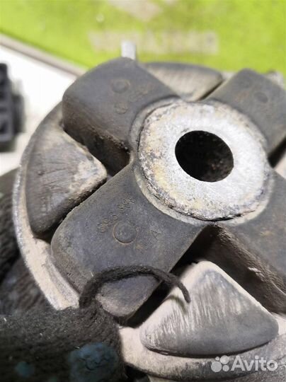 Опора кпп левая Ауди 80 90 Б3