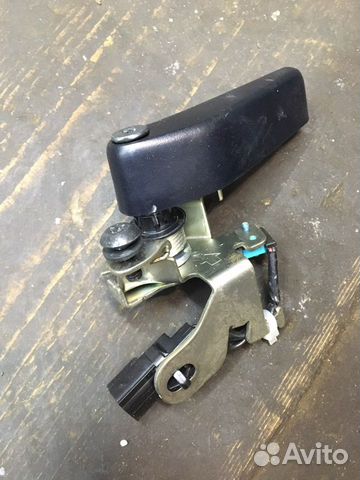 Замок нижнего борта Toyota LC 200