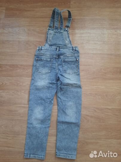 Джинсы-комбинезон на девочку