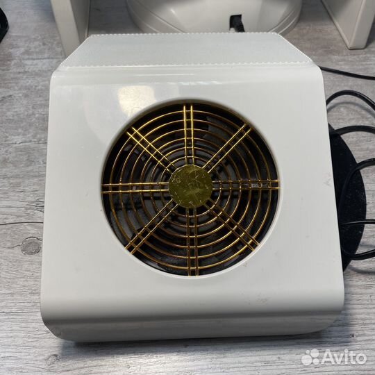 Настольный пылесос/вытяжка для маникюра