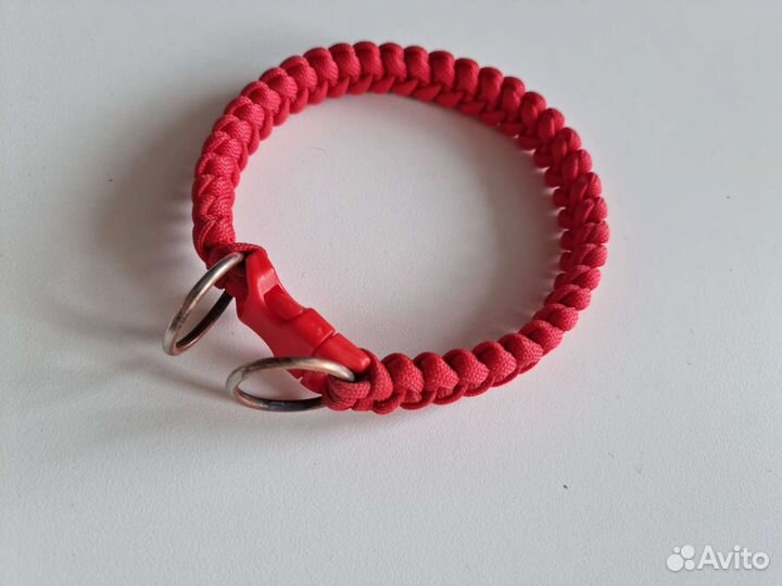 Ошейник из паракорда красный