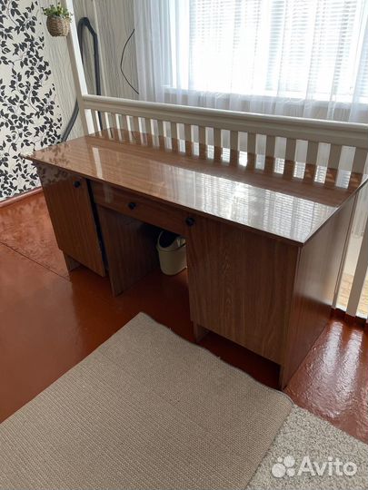 Письменный стол