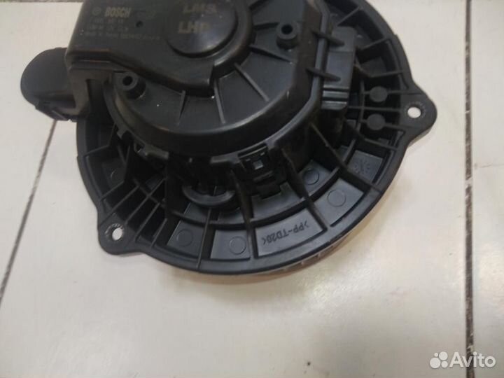 Моторчик отопителя Kia Sportage 3 SL