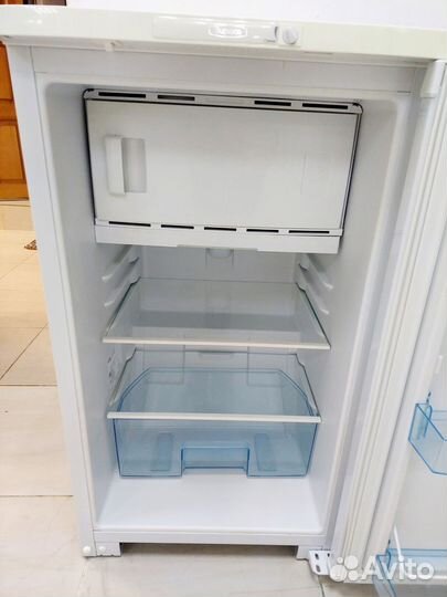 Узкий Барный Холодильник бу Бирюса 85см в хорошем