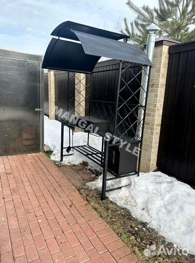 Мангал с крышей