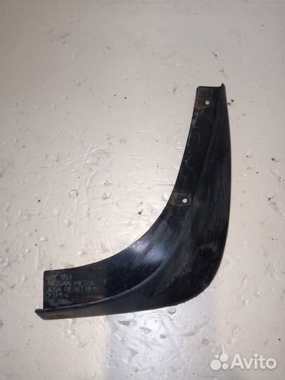 Брызговик задний правый Nissan Micra K12