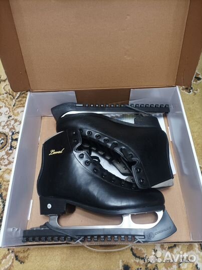 Коньки фигурные, мужские, кожаные p. 43.5 mm 280