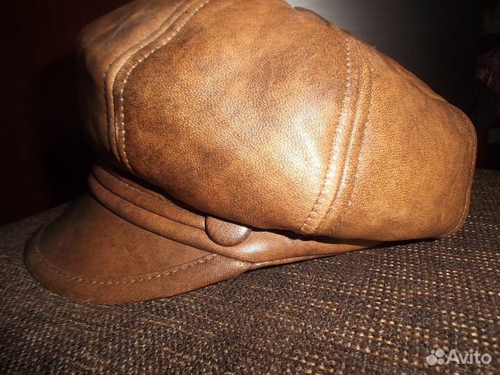 Кепка с натуральной кожи