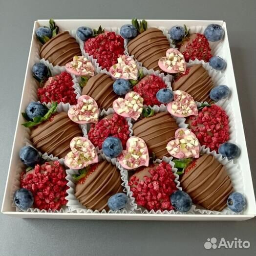 Клубника в шоколаде 16-20 ягод с сердечками