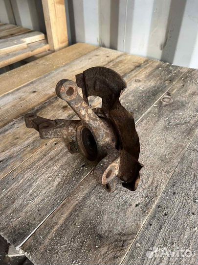 Поворотный кулак правый Hyundai Getz