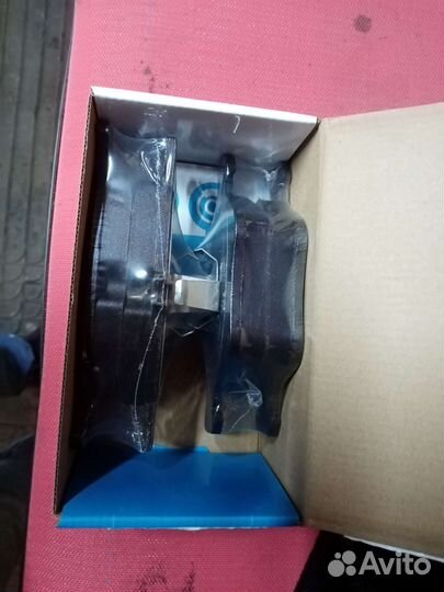 Передние тормозные колодки Мерседес 210