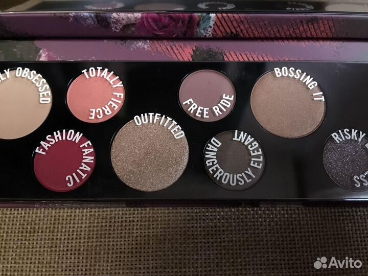 Палетка теней MAC Risk Taker