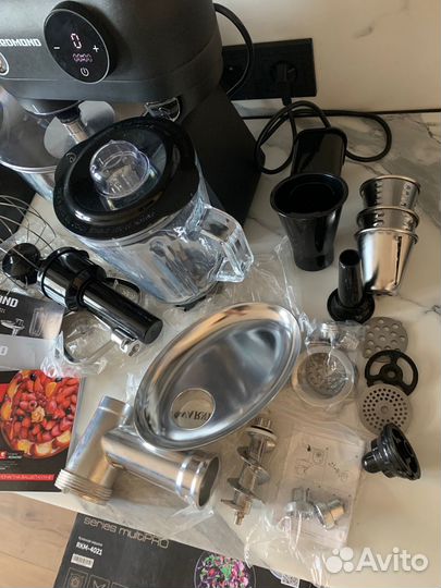 Кухонная машина Redmond RKM-4021