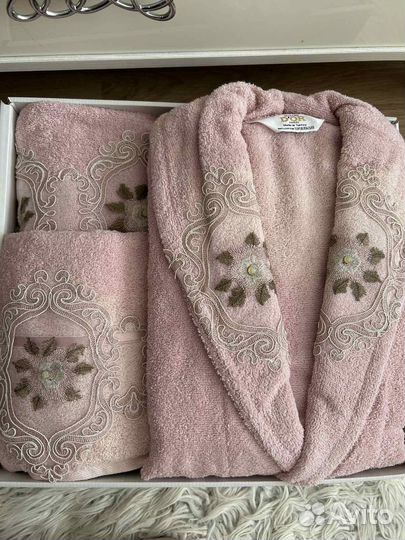 Набор полотенец и халат