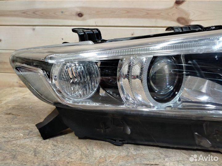 Фара ксеноновая передняя правая Toyota Venza GV10