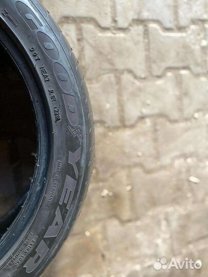 Goodyear EfficientGrip 245/45 R19 102Y