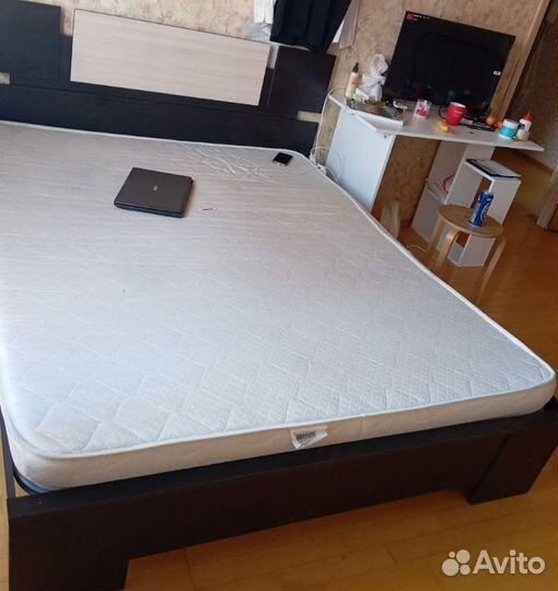 Кровать с матрасом 140 200 бу