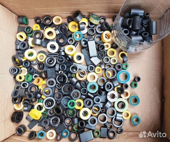 Ферритовое кольцо и цилиндр