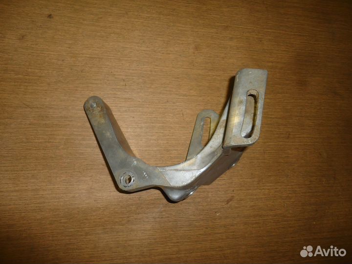 4612520 кронштейн гур Chrysler Voyager 3 (96-01)