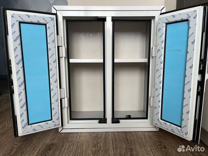 Зимний холодильник под окном