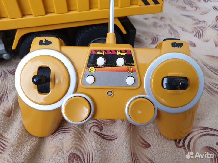 Грузовик самосвал на радиоуправлении