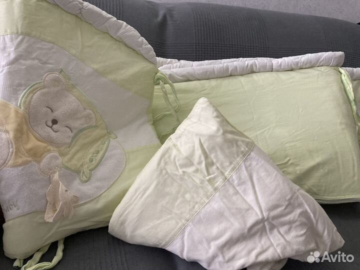 Бортики в кроватку с постельным бельём