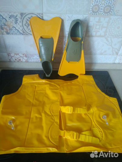 Ласты для плавания детские и спасательный жилет