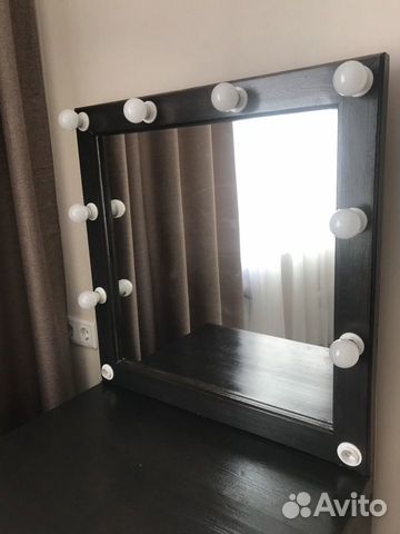 Гримерный столик с зеркалом и подсветкой