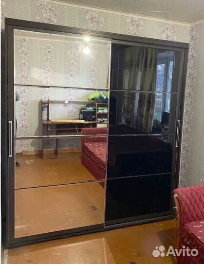 Шкаф-купе с стеклом Лакобель черный