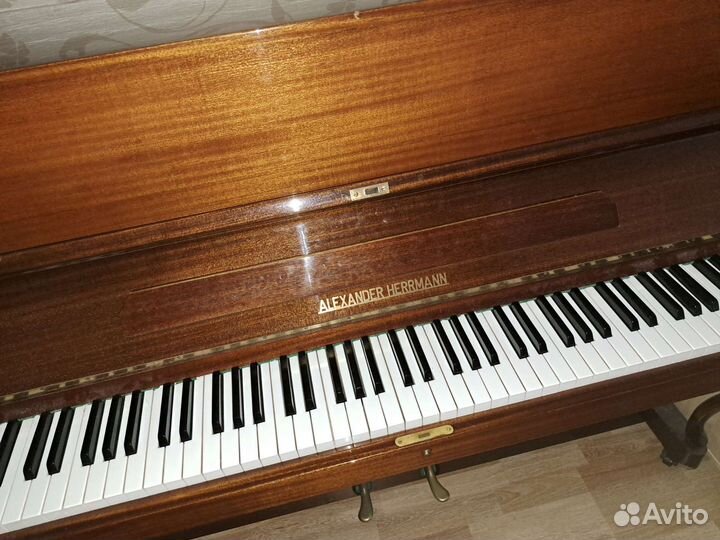 Пианино Alexander Herrmaann